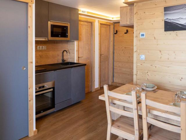 Appartement moderne à Val Thorens - 4 pers - 1 chambre, 1 cabine, skis aux pieds, balcon - FR-1-637-30