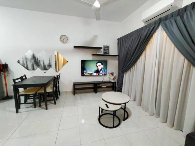 SS CondoStay Residensi Lili, Nilai nearby KLIA, USIM - infinity pool, wifi, smart tv