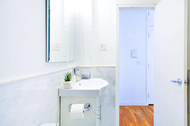 62-3B Studio Prime UES Walk to Central Park
