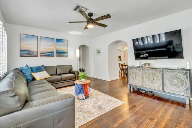 Victoria Park Oasis with Heated Pool and More