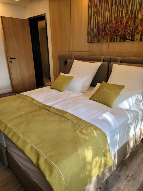 Hotel fine art UG