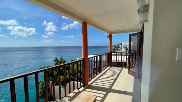Lagun Ocean View Villa with Own Private Beach
