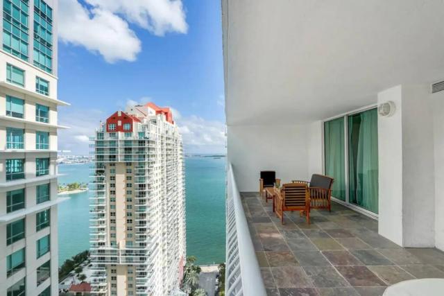 Elegant 1BR APT w balcony and stunning bay view