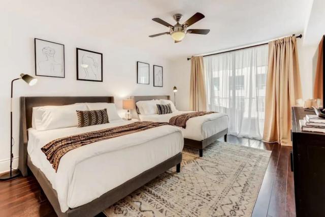 Elegant 1BR APT w balcony and stunning bay view