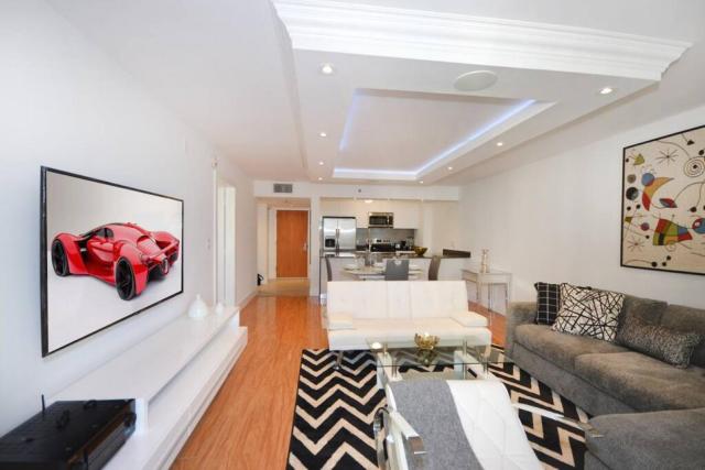 LUXURY CONDO LOCATED iN THE HEART OF MIAMI