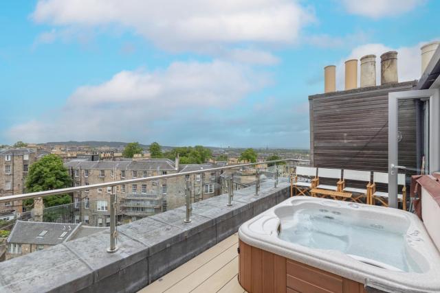 JOIVY Beautiful Penthouse with Terrace & Jacuzzi