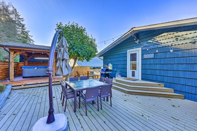 McKees Beach House w/ Ocean Views, Hot Tub!