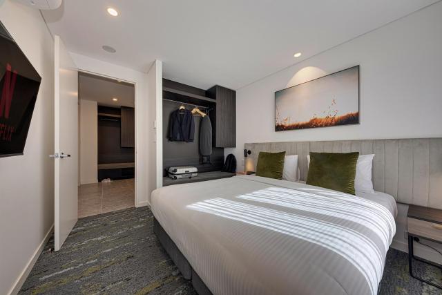 Littomore Suites Kingswood