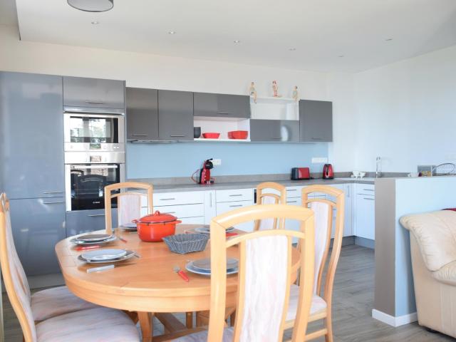 Spacieux appartement à Évian-les-Bains avec balcon et garage - FR-1-498-48