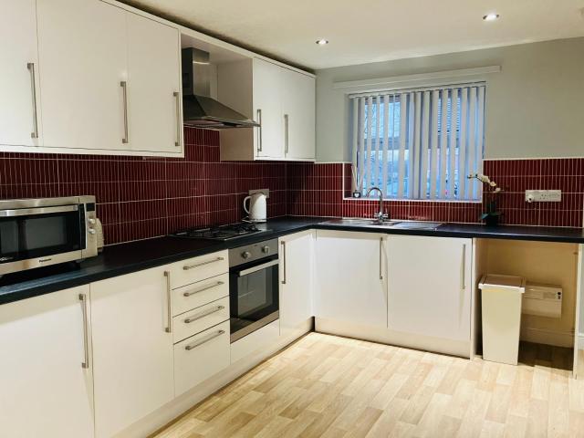 Cosy 2 Bed home near hospital free parking