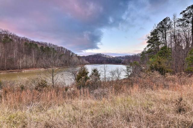 Cozy Yatesville Lake Cabin Rental in Louisa!