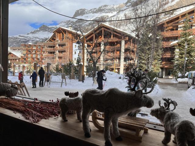 Everest Hotel