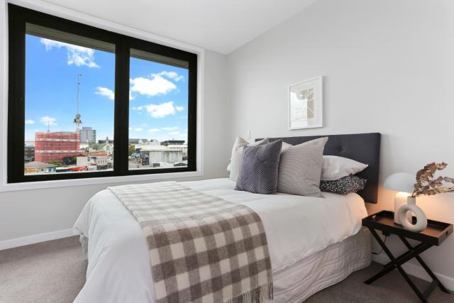 Enfield Sky - Brand New Luxury Penthouse