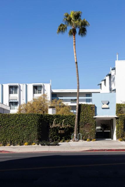 Short Stories Hotel Near The Grove