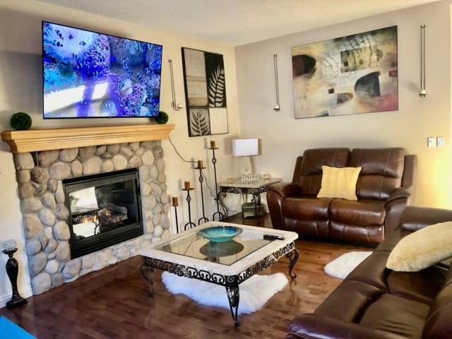 2500 sq house in Springbank Hill BL 261818