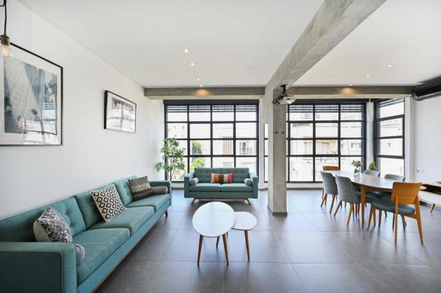 Designer 2BR in Rembrandt street by HolyGuest