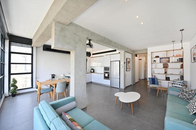 Designer 2BR in Rembrandt street by HolyGuest