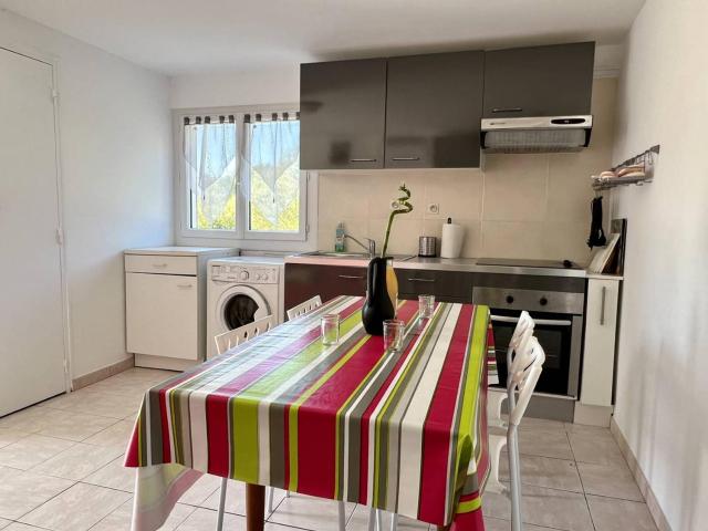 Maison T3 à Ustaritz avec Terrasse et Parking - FR-1-495-7