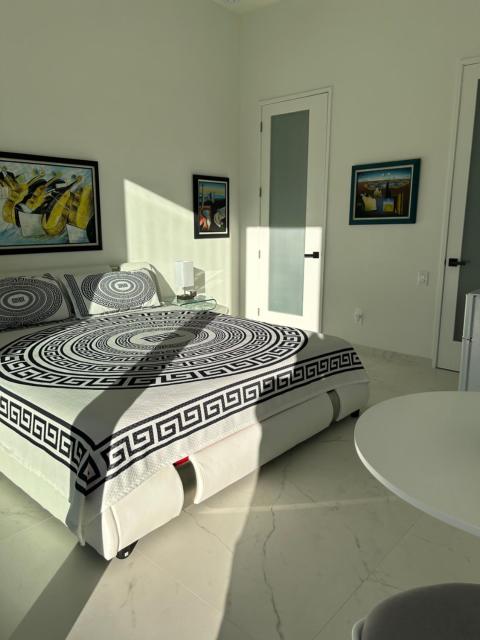 Men only clothing option guesthouse near Wilton Manors