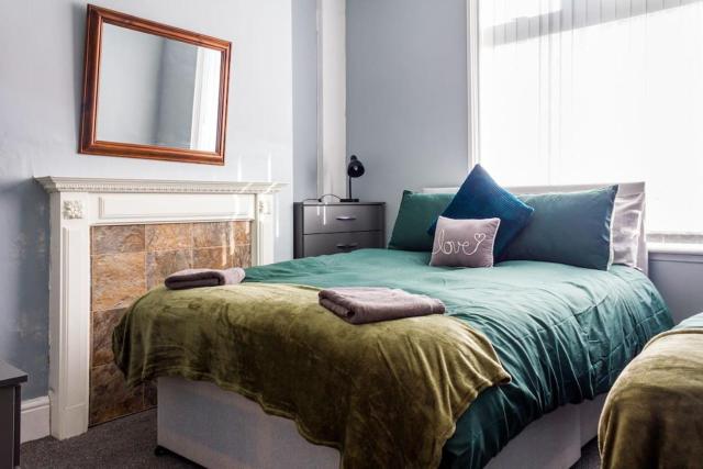 Modern 5 Bed Near LFC Stadium