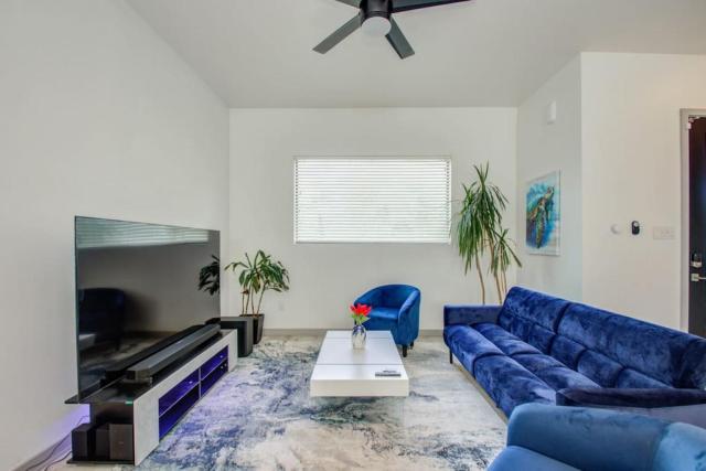 Modern 4 Bedroom 4 Full Bathroom Near Downtown