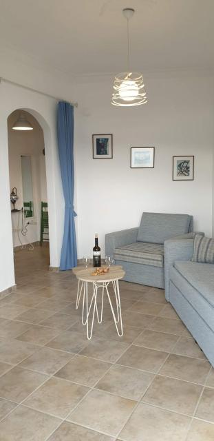 THE HOWARD PLACE - ENTIR HOME WITH A SEA VIEW FOR 5 GUESTs