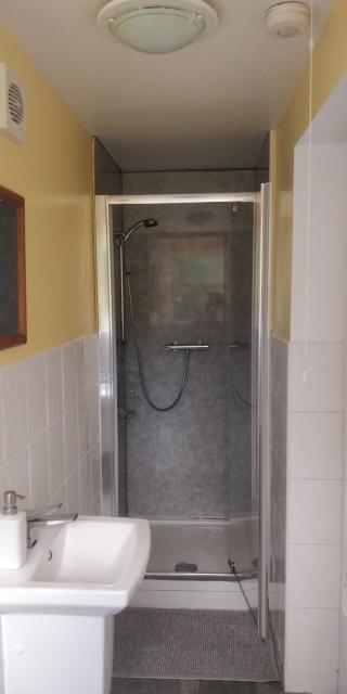 Private annex to Victorian villa, with kitchen and Free parking