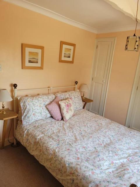 Two Bedroom Cottage (rural setting with good Access links)