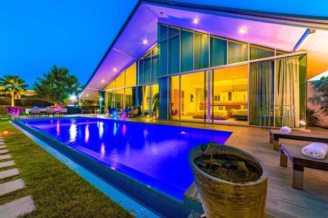 Large Private Pool Villa with 7 Bedrooms 7B
