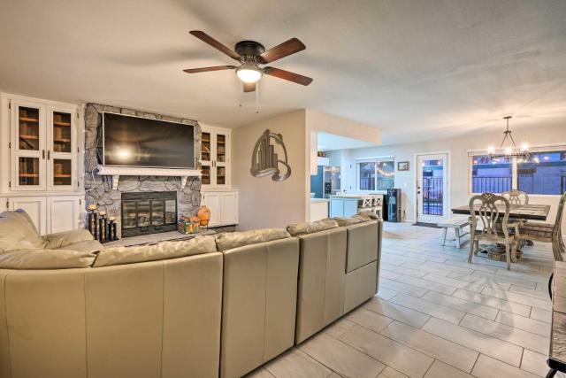 Mesa Home w/ Outdoor Pool - 2 Mi to Sloan Park!