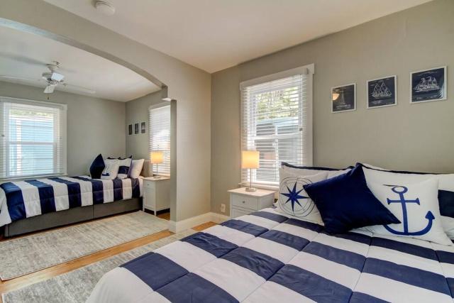 Rare- Downtown 2 bedroom! Family friendly!