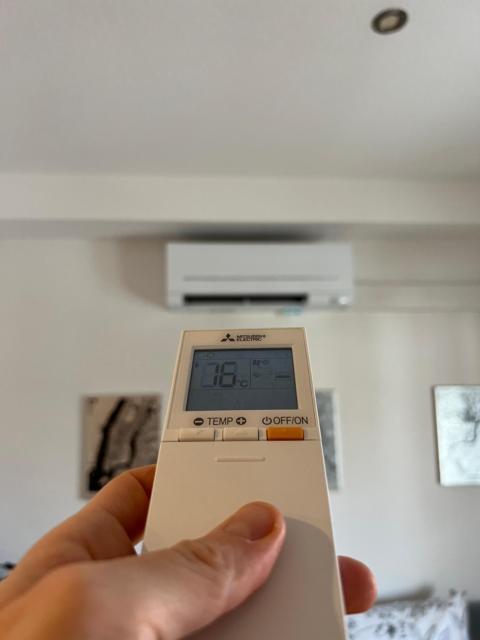 Modernes Doppelzimmer mit Bad & AC in Kehl Goldscheuer - 1A Guesthouse