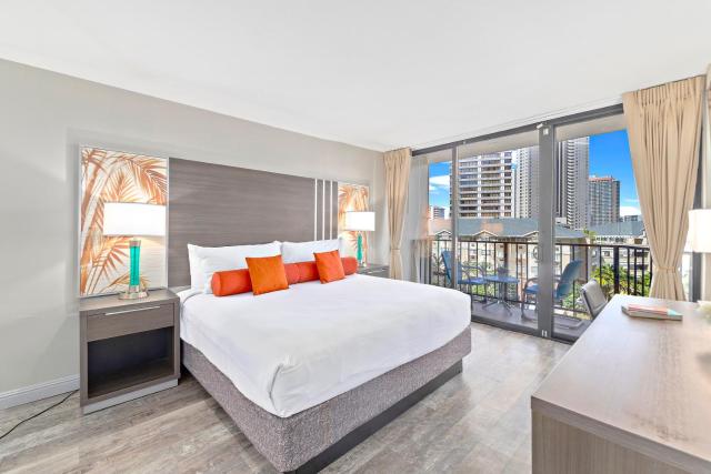 Renovated with City View with Pool at Aqua Palms Waikiki