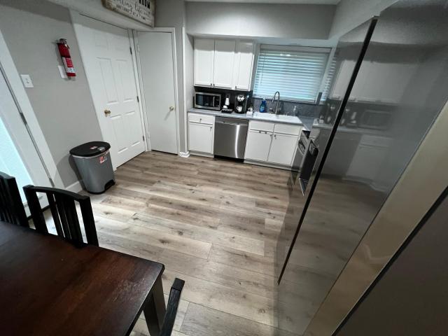 Cheerful 2 bedroom home 20 minutes from downtown