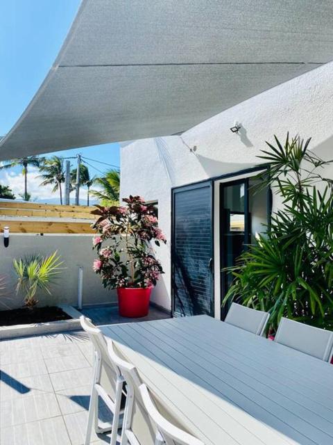 Villa Bois de couleur Piscine et Toit Terrasse