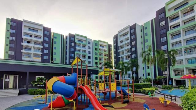 HOMESTAY COMFY CONDO with Waterpark, Pool, Playground & Gym