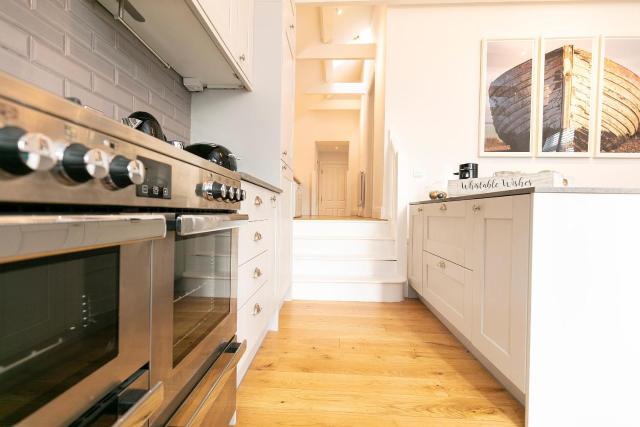 Whitstable Wishes, a Stylish Seaside Retreat, Whitstable with Parking Space