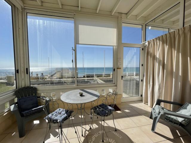 Appartement en duplex à 50m de la plage avec jardin privatif et proche commerces à Jullouville - FR-1-361-48