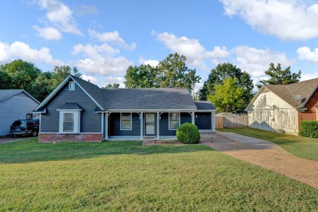 Glamorous 3BR 2BA house w/ large fenced backyard
