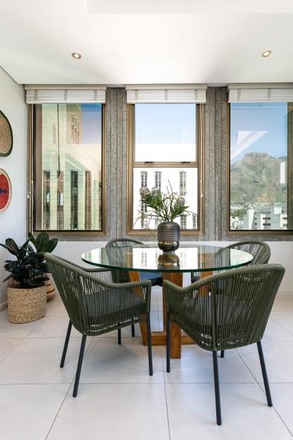 #1103 Cartwright - Oasis on Adderley