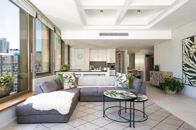 #1103 Cartwright - Oasis on Adderley