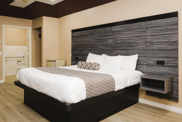 Sapphire Inn & Suites