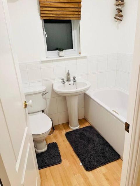 Spacious & modern 3 bedroom house in Peterlee