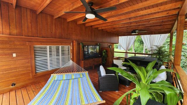 Palm's Luxury Suite with Private Jacuzzi