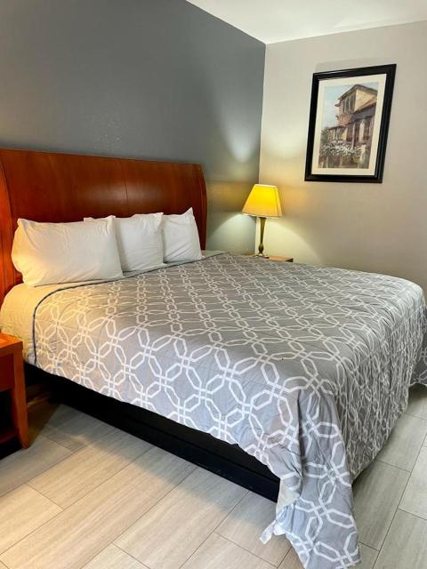 American Way Inn & Suites