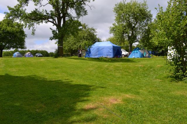 Camping sous les Poiriers