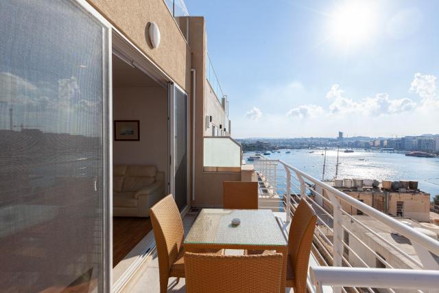 Sant Antnin Penthouse Suite - Sliema Ferries - Sea Views