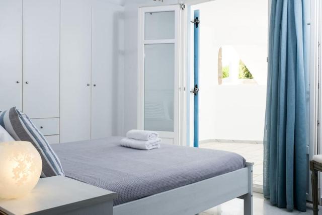 Pergola Paros Cycladic House by the Sea+Pool