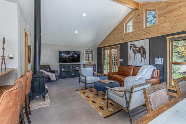 3076 W Highway 160 - Guest House