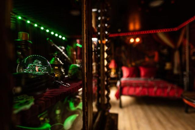Le Cirque Ensorcelé - Le Studio Maudit & Cosy